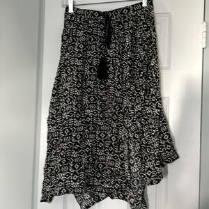 Hollister Black White Print Uneven Hem Unlined Skirt
